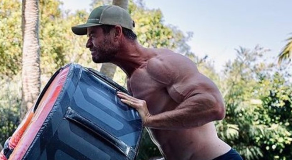 Chris Hemsworth muscles