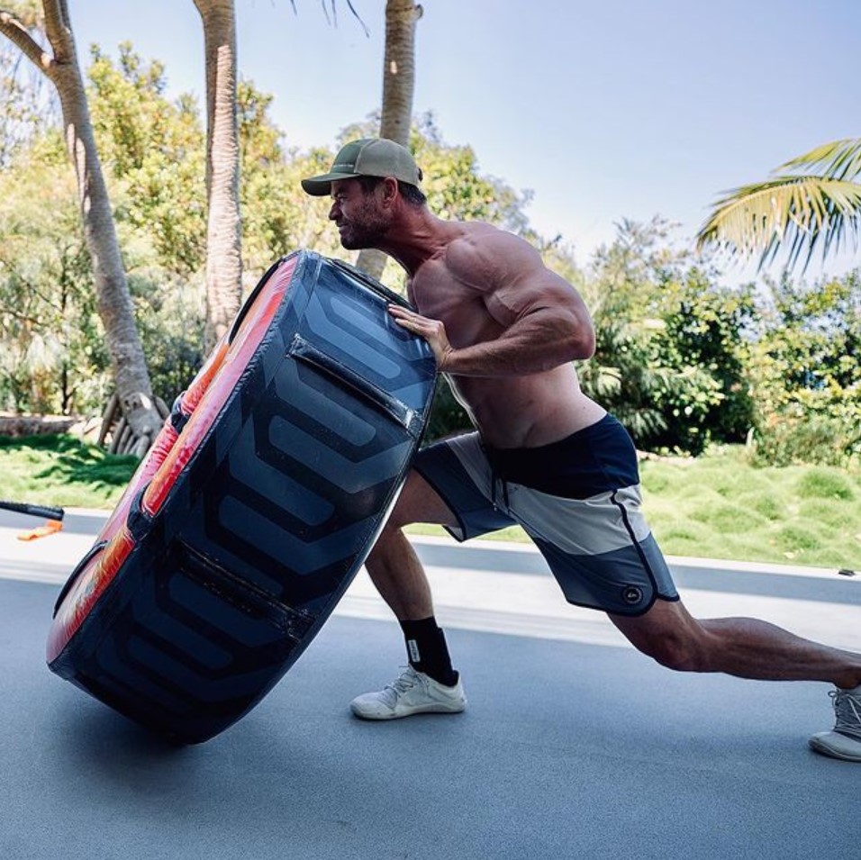 Chris Hemsworth muscles