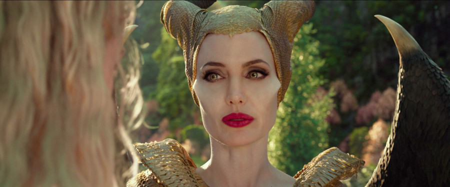 Maleficient Mistress of Evil Angelina Jolie
