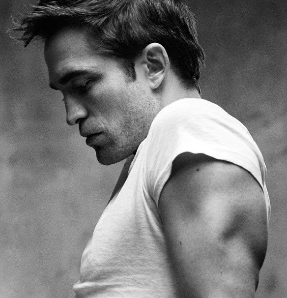 Robert Pattinson Batman muscles