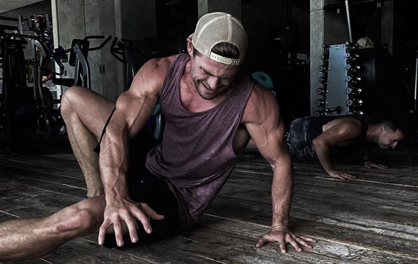 Chris Hemsworth jacked