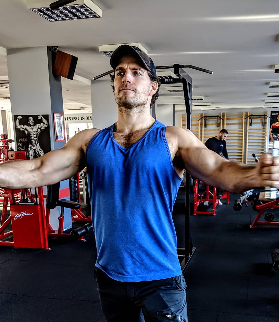 Henry Cavill Super-Jacked Next To Superman!