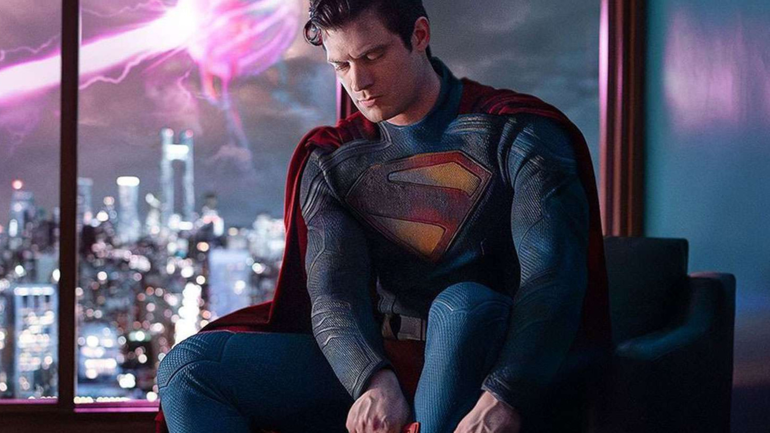 Superman: James Gunn Including Batman, The Flash, More Easter Eggs