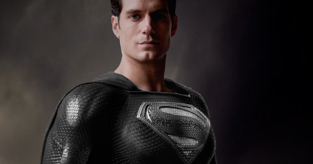 Henry Cavill Superman trong trang phục đen