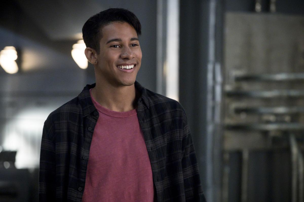 the flash season 4 new costume