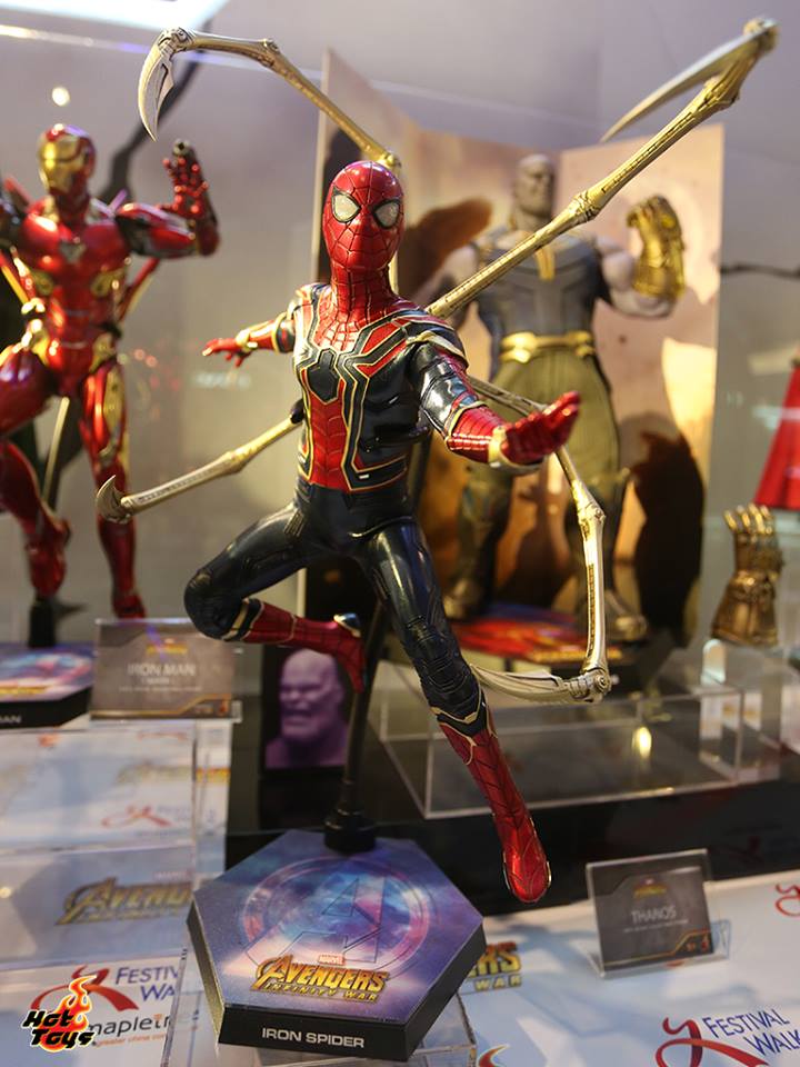 hot toys iron spider poses