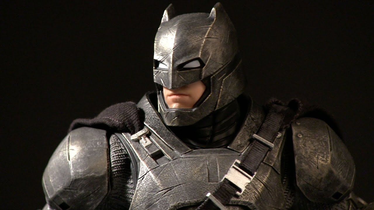 DC Collectibles - Batman v Superman: Dawn of Justice - Armored Batman Statue