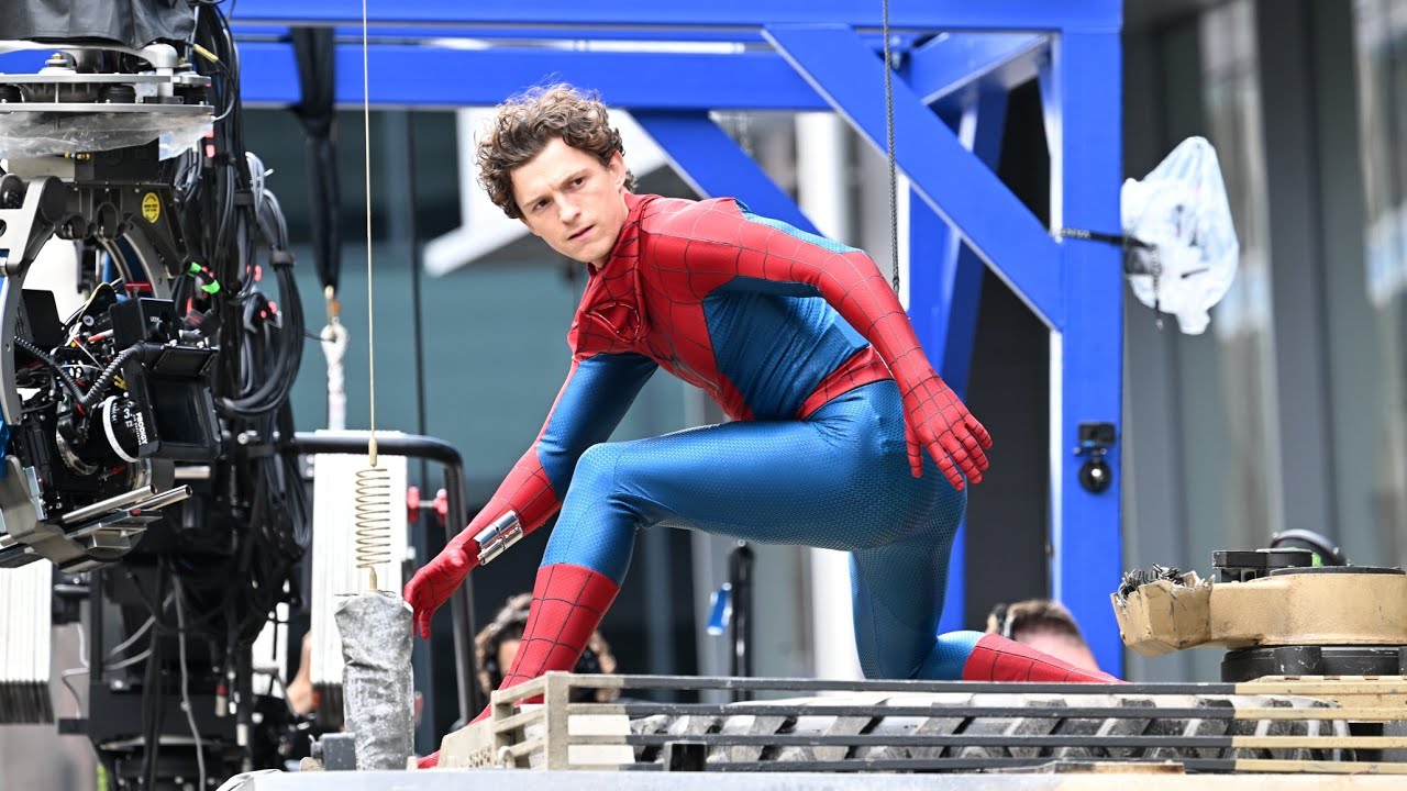 Tom Holland STRETCHES before Spider-Man Stunt Scene in Glasgow 2025