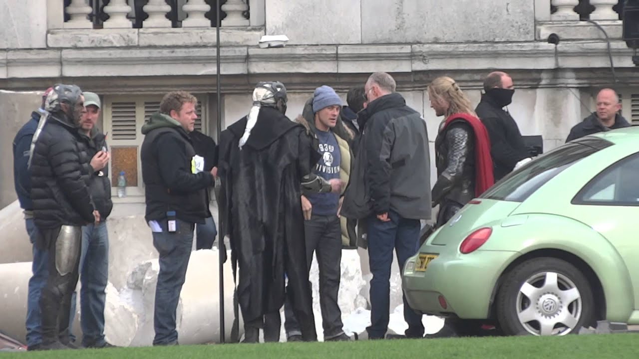15 Christopher Eccleston as Malekith & Bobby Holland Hanton shooting Thor: The Dark World!