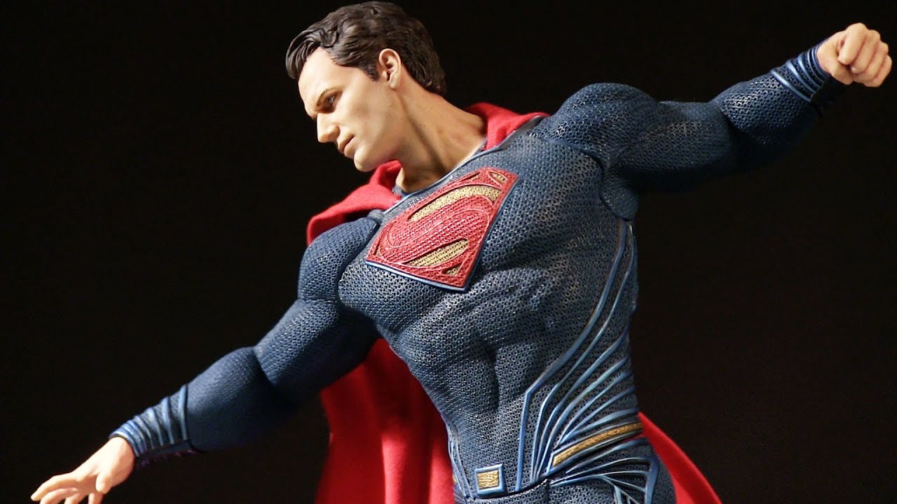 DC Collectibles - Batman v Superman: Dawn of Justice - Superman Statue