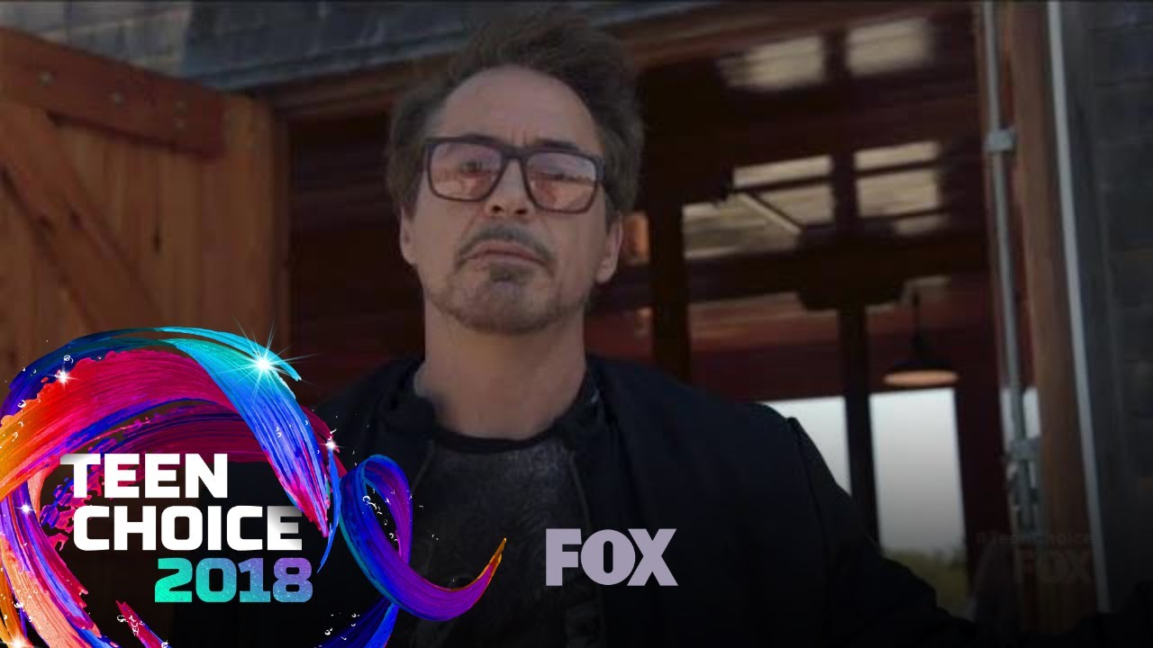 The Panda Ambushes Robert Downey Jr. | TEEN CHOICE