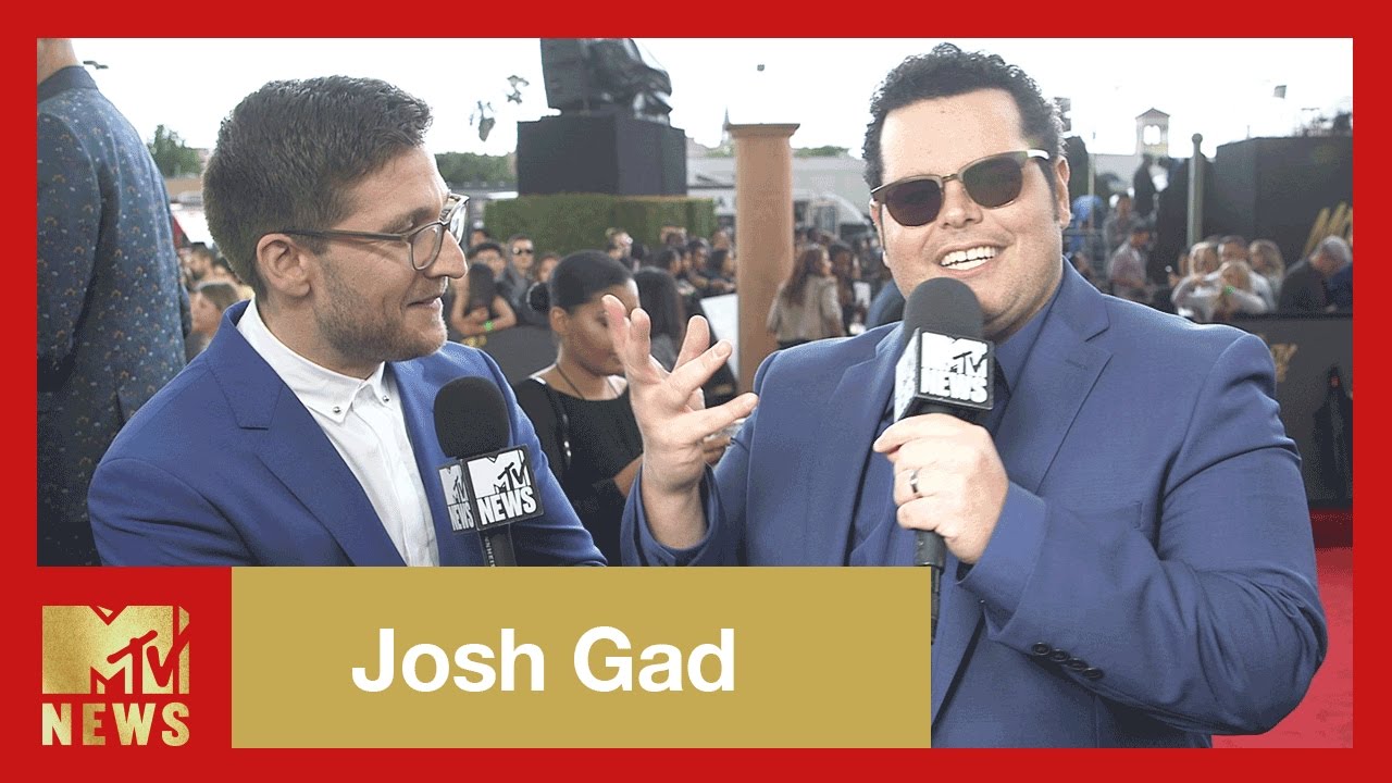 Josh Gad Talks Penguin Rumors In An Upcoming 'Batman' Movie | 2017 MTV Movie Awards | MTV News