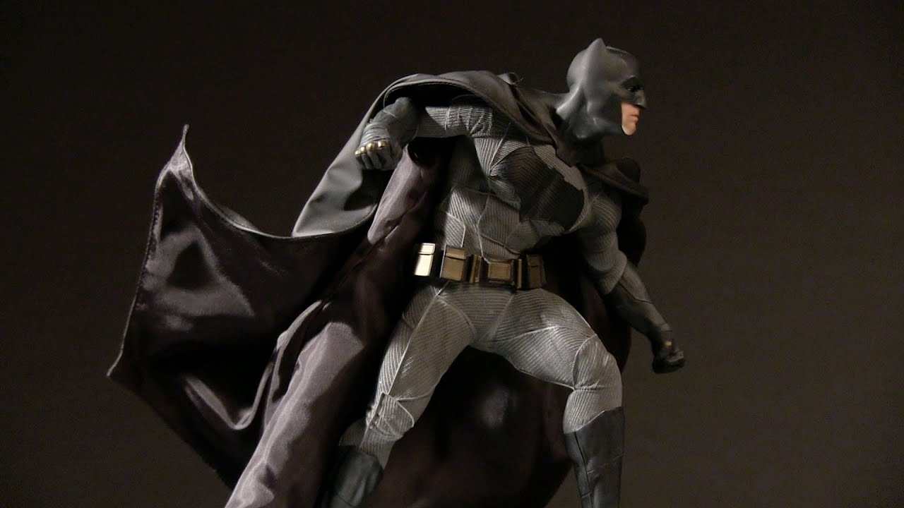 DC Collectibles - Batman v Superman: Dawn of Justice - Batman Statue