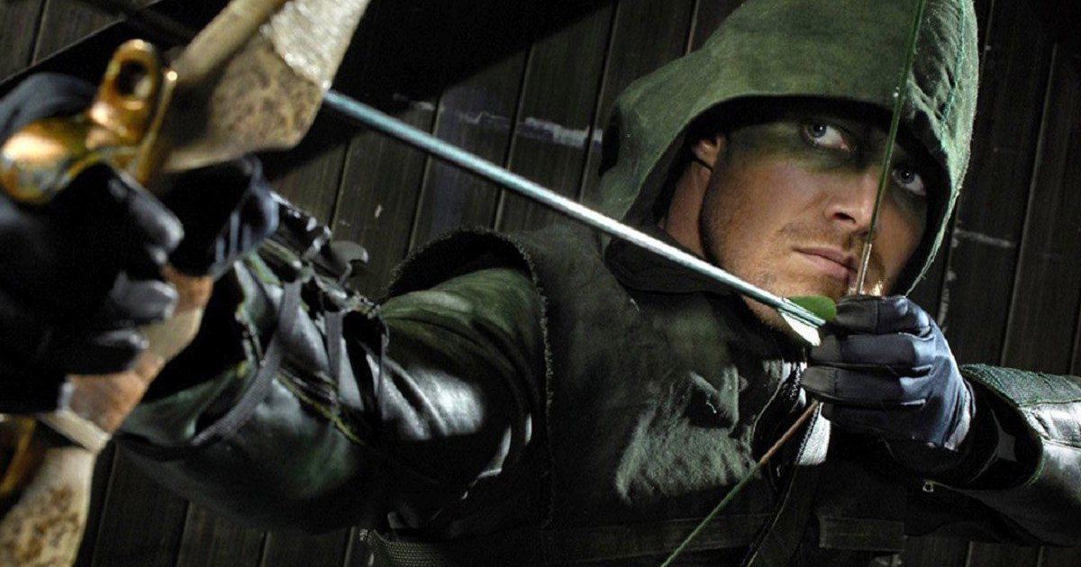 Stephen Amell Teases Arrow Season 5 & Villain Details Become Known