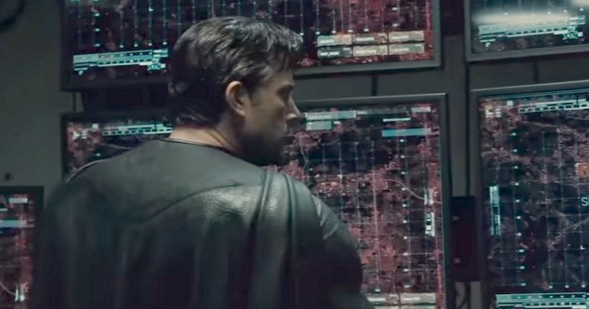 batman-vs-superman-ultimate-edition-batcave-clip