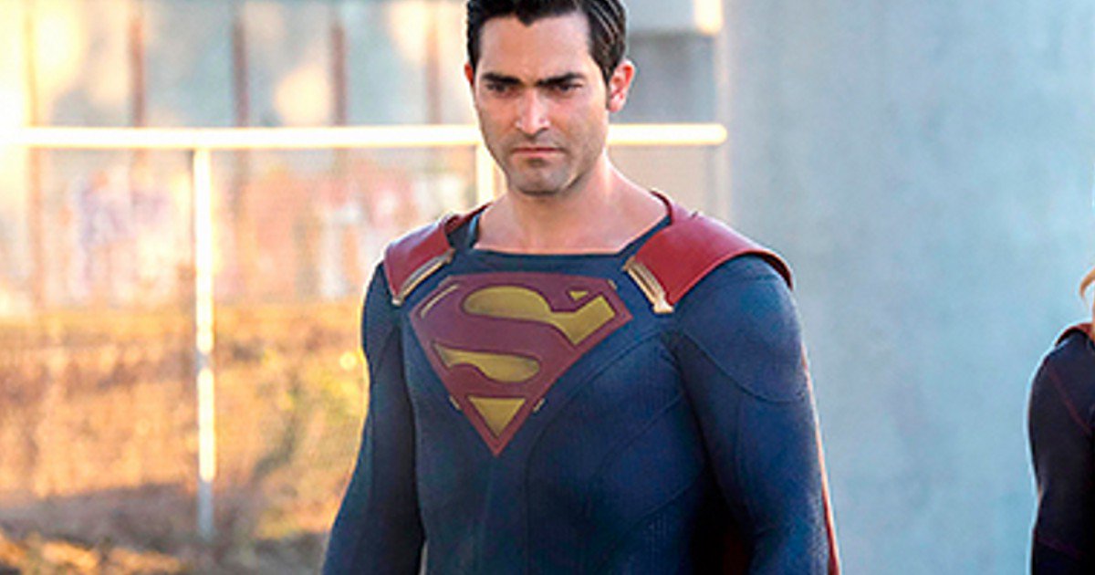 New Look At Tyler Hoechlin As Superman In Supergirl Season 2