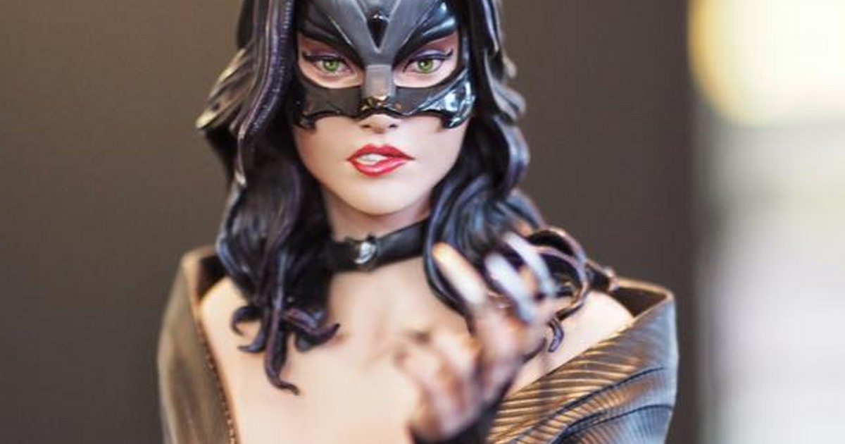 catwoman-statue