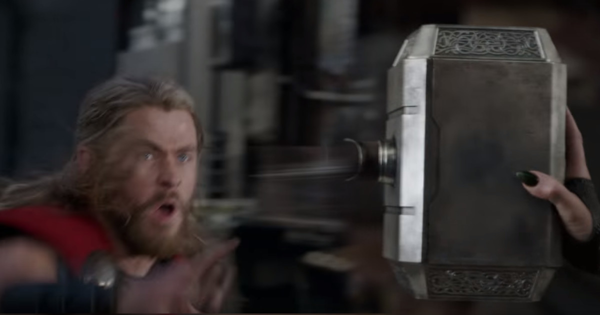 Marvel Changed The Thor: Ragnarok Mjolnir Destruction Scene