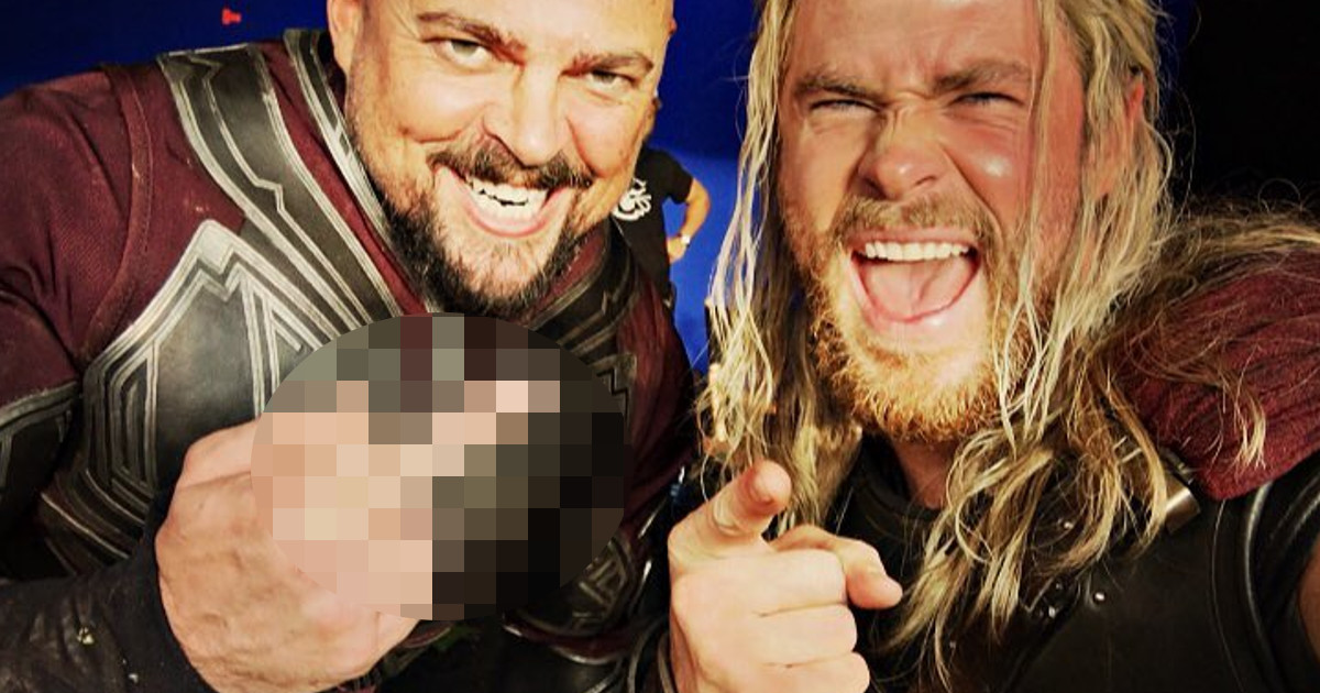 Karl Urban & Jeremy Renner Wish Fans Merry Christmas