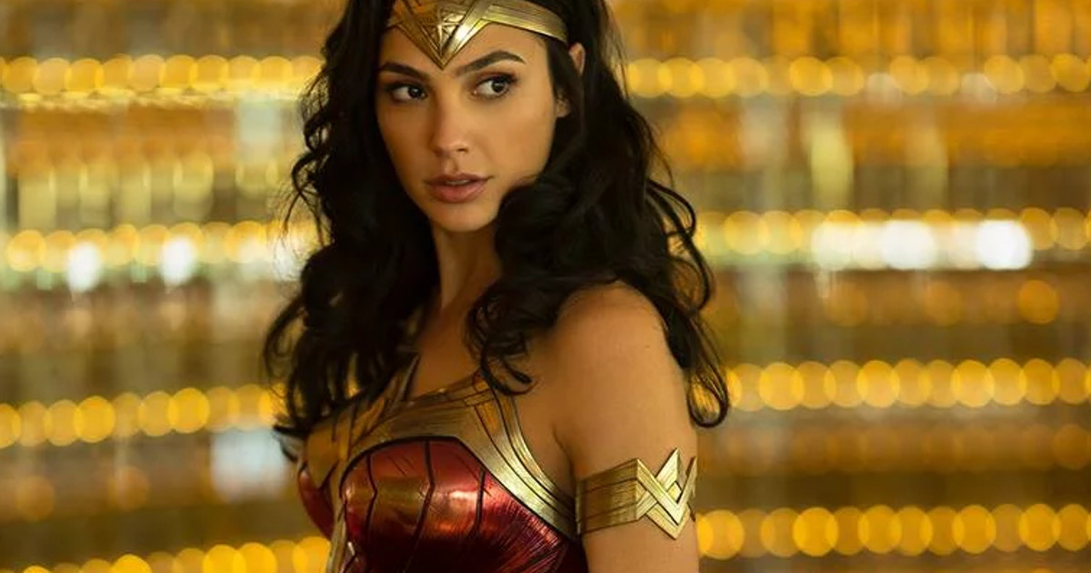 Gal Gadot Shows Off Wonder Woman 1984 Costume