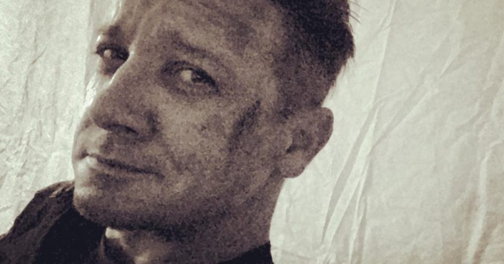 Avengers 4: Jeremy Renner Shows Off Hawkeye