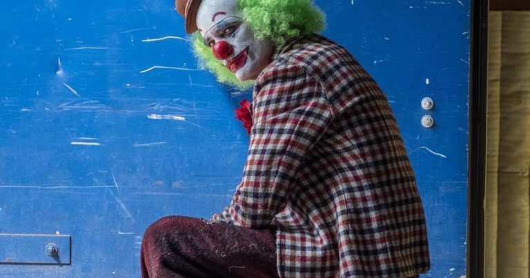 Leaked Joker Footage Shows Joaquin Phoenix Crying | Cosmic Book News