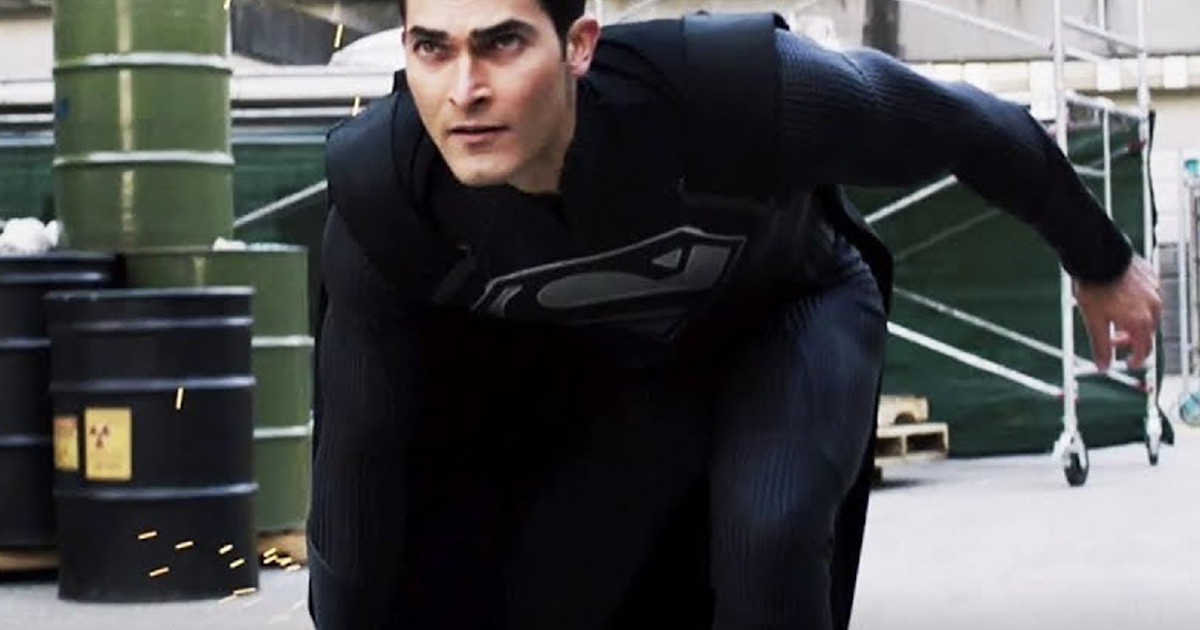 black-superman-suit-elseworlds-trailer