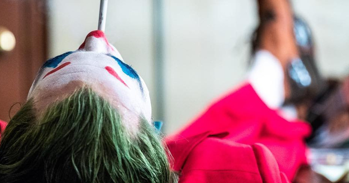 Joaquin Phoenix Joker Chased By Gotham Police