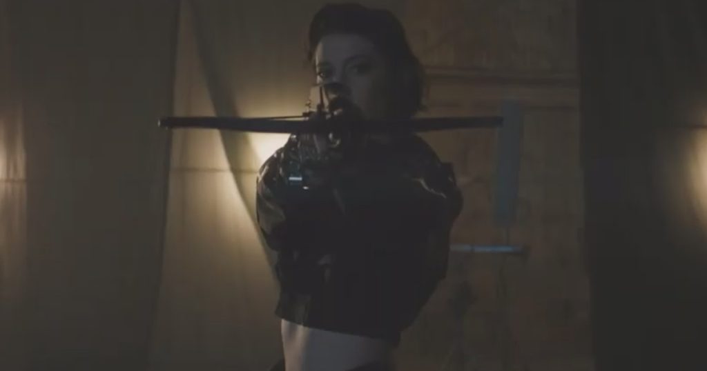 mary-elizabeth-winstead-huntress