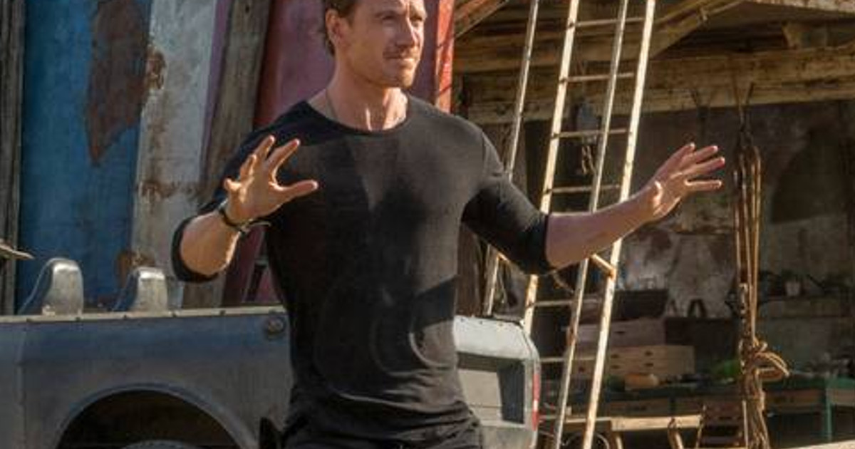 X-Men: Dark Phoenix: Michael Fassbender and Sophie Turner in Genosha Image