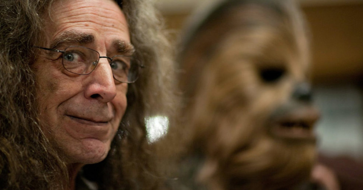 Star Wars Chewbacca Actor Peter Mayhew Dies At 74