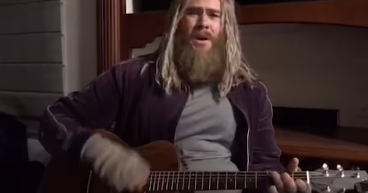 Chris Hemsworth Fat Thor Sings Johnny Cash on Avengers: Endgame set