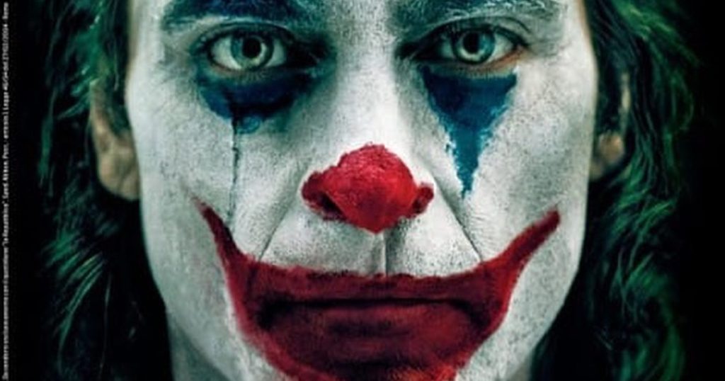 joaquin-phoenix-joker-serious