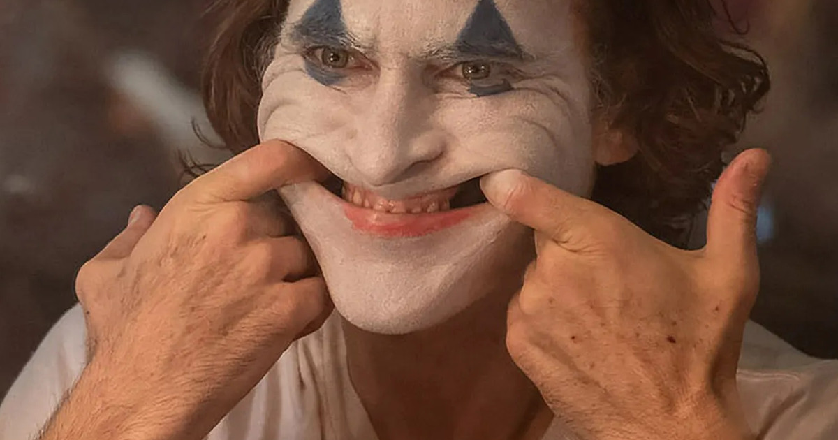 Joaquin Phoenix All Smiles In New ‘Joker’ Image
