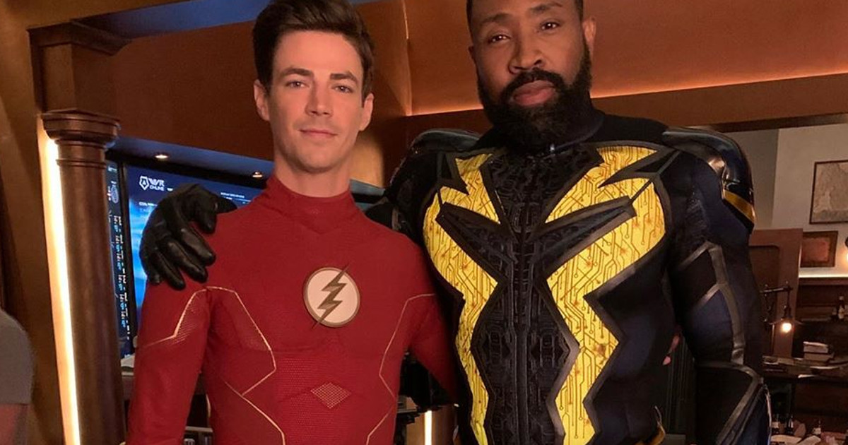 Crisis On Infinite Earths Reveals First Look At Black Lightning With Flash, Superman