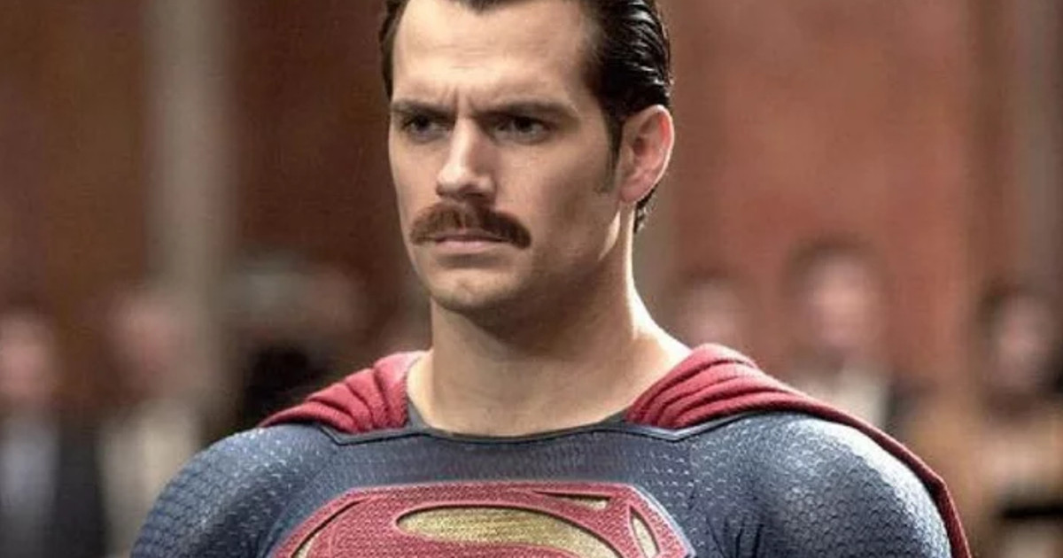 Henry Cavill Mustache Resurfaces In New Superman Image From Justice League