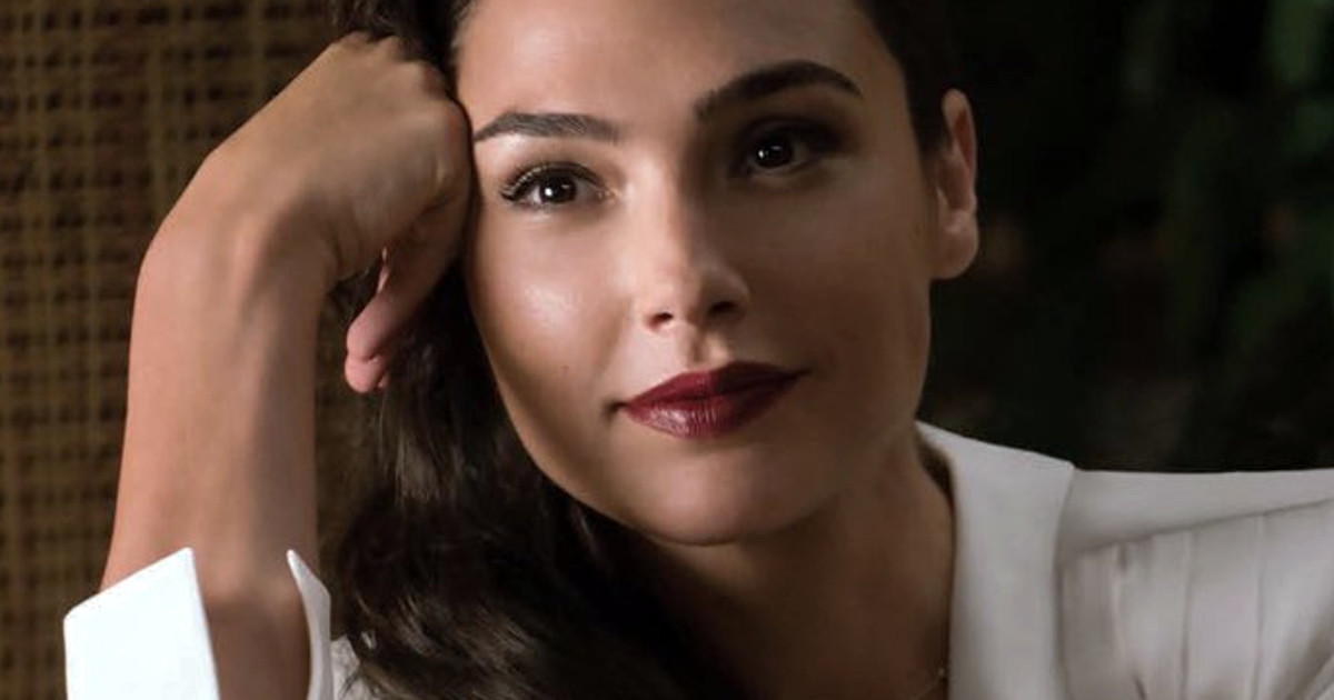 Gal Gadot In Love In New Wonder Woman 1984 Images