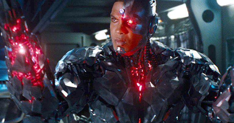 ray-fisher-hit-piece-twitter-attack-flash