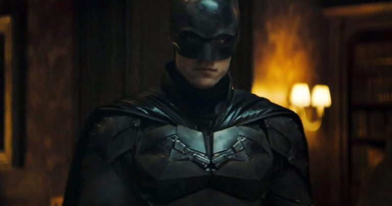 batman-batsuit-gadgets