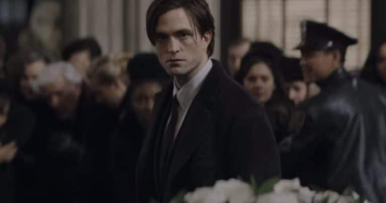 batman-tickets-watch-extended-scene