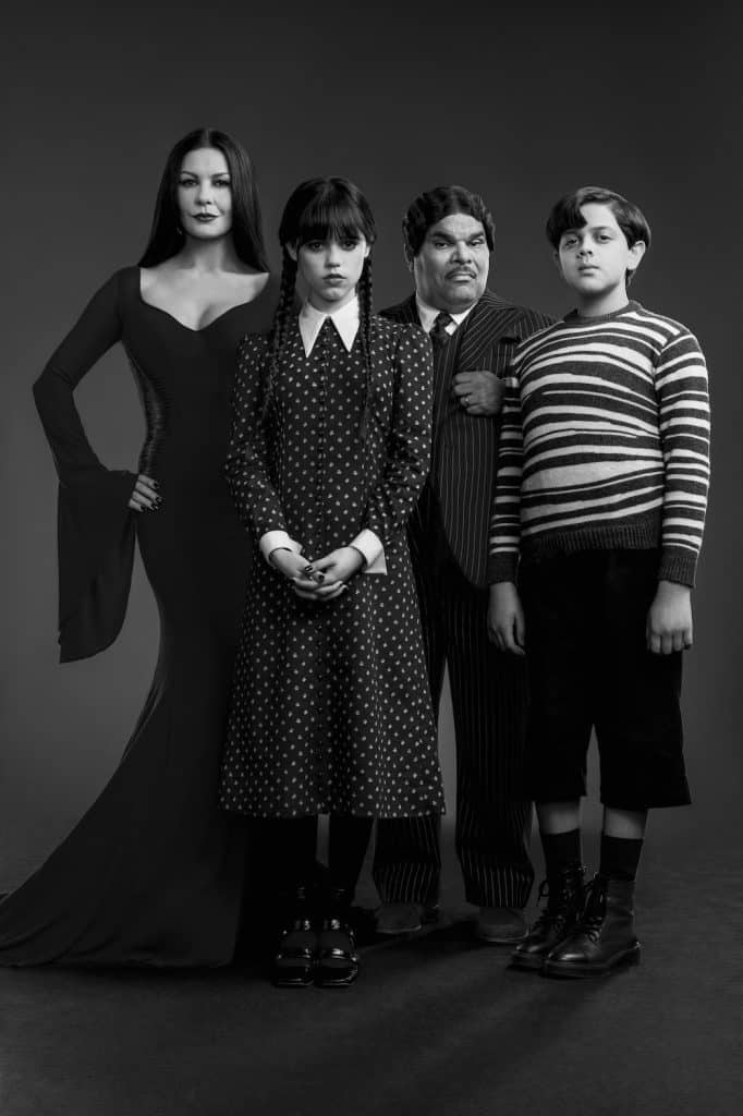 Morticia (Catherine Zeta-Jones), Wednesday, Gomez (Luis Guzmán) and Puggsley (Isaac Ordonez)