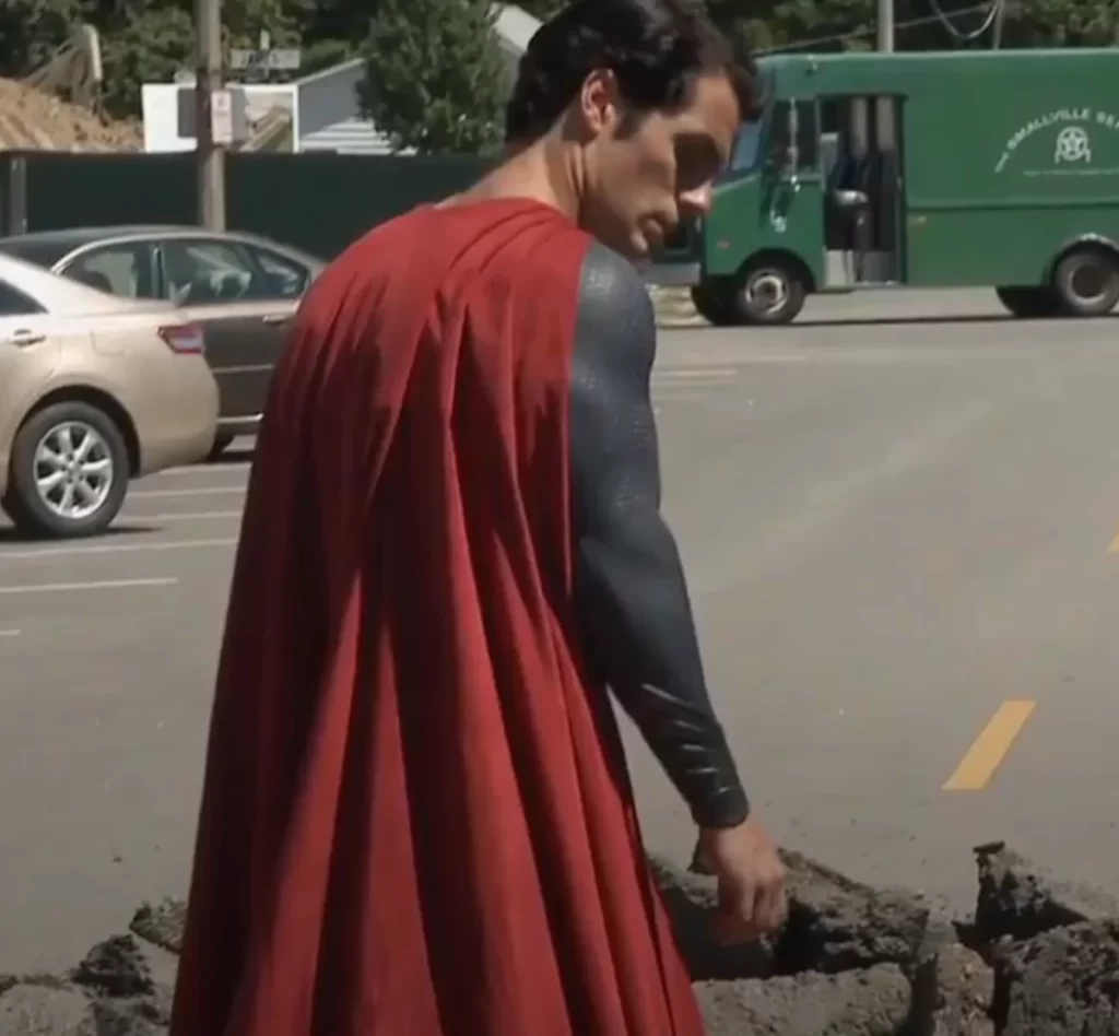 Watch: Henry Cavill Rocks Superman Shirt But Isn't Recognized in