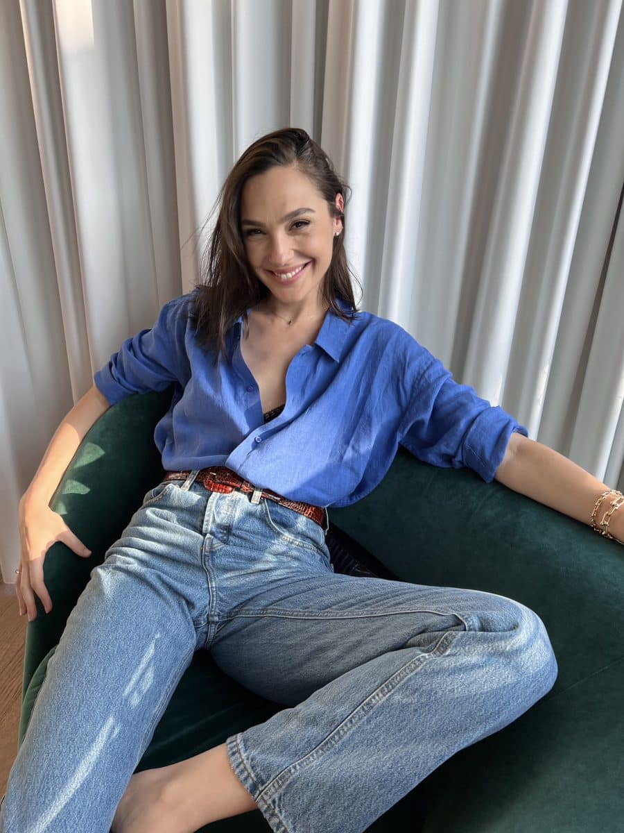 Gal Gadot starts her day with a smile via Twitter