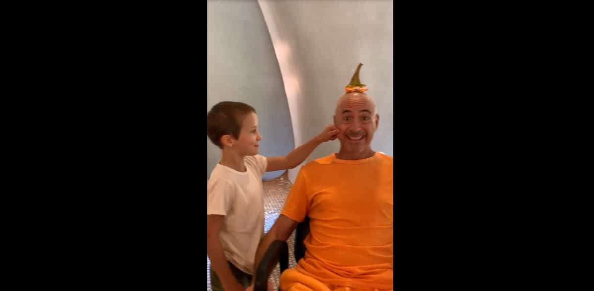 Robert Downey Jr. shaves head for Halloween