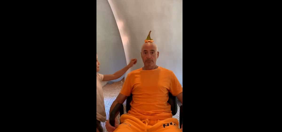 Robert Downey Jr. shaves head for Halloween