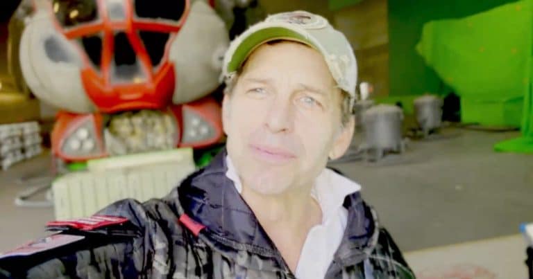 Zack Snyder Shares A Message For Superman Henry Cavill