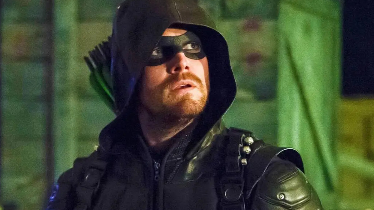 Stephen Amell Clarifies Strike Comments
