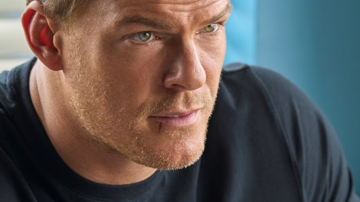 Alan Ritchson Blasts MCU: ‘I Sit Back And Yawn At Marvel’