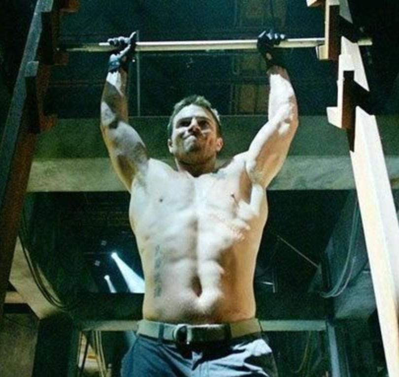 stephen amell arrow the cw