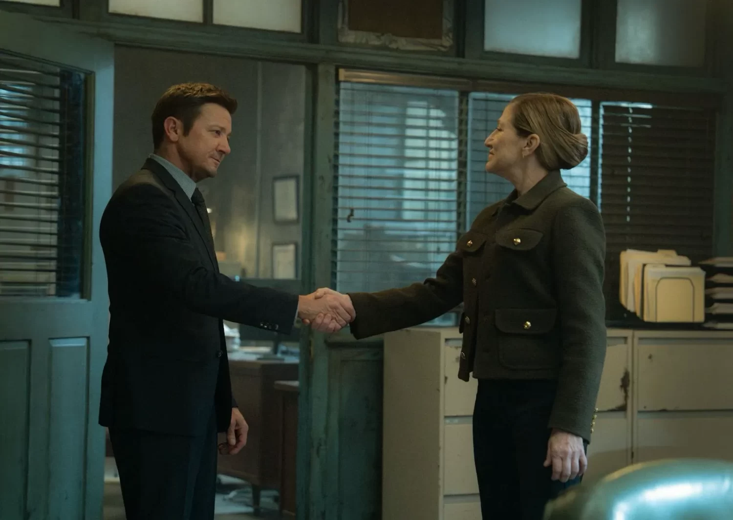 jeremy renner mayor kingstown season 4 1